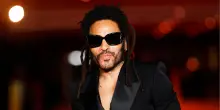 Tanti auguri a Lenny Kravitz, 61 anni per il sex symbol del rock
