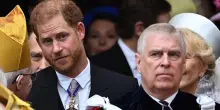 "Mi ha fatto sanguinare il naso", Harry nega accuse del principe Andrea