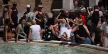 Vestiti scuri, cibi pesanti, bevande zuccherate: tutto quello che è meglio non fare con il caldo