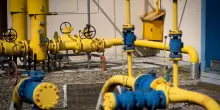 L'Ue vuole fermare definitivamente l'import del gas russo entro il 2027, ma c'è chi va da Putin