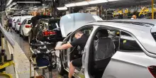 Stellantis, stop alle auto all'idrogeno. E il titolo perde il 4% sui mercati