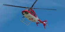 Bimba di 4 anni cade da una finestra lasciata aperta: un volo di 7 metri, è grave