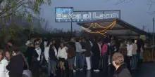 Lite fuori da una discoteca, 20enne muore accoltellato. Grave un altro giovane