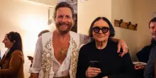 Jovanotti, backstage vip al concerto. Le gag con Verdone, Renato Zero e Fiorello
