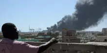 Mar Rosso: Port Sudan colpito da droni, a rischio la consegna degli aiuti