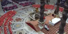 L'invocazione del cardinale Re per eleggere "il Papa di cui la Chiesa e l'umanità hanno bisogno"