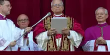 Papa Leone XIV parla in spagnolo nel suo primo discorso