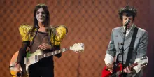 Eurovision, Lucio Corsi canta "Volevo Essere Un Duro": atmosfera anni '70 e amplificatori giganti