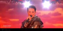 Eurovision. Norvegia, Kyle Alessandro canta "Lighter" tra le fiamme
