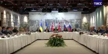 La proposta di Mosca: colloqui per i negoziati il 2 giugno a Istanbul. Trump dà 2 settimane a Putin