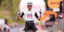 Giro d'Italia: Juan Ayuso vince davanti a Bernal e Del Toro, Roglic in maglia rosa