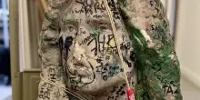 Ritrovato il busto di Jim Morrison che adornava la tomba al cimitero Pere-Lachaise