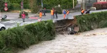 Maltempo, a Finale Ligure cede l'argine del torrente Pora