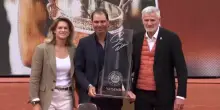 Al Roland Garros il toccante omaggio dei Big Four a Nadal in lacrime: "Merci Rafa"