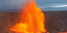 Hawaii,  l'eruzione del vulcano Kilauea: spettacolari fontane di lava alte centinaia di metri
