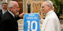 Il Napoli campione d'Italia ricevuto in udienza dal Papa: "Dicono sia della Roma ma siete benvenuti"