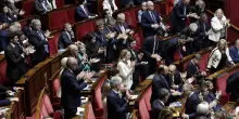Francia, primo sì al suicidio assistito