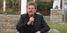 Willem Dafoe dà lezioni di teatro in carcere a Venezia