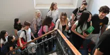 L’integrazione tra i banchi di scuola: per gli studenti stranieri il percorso è in salita