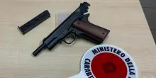 A 12 anni va a scuola con una pistola scacciacani nello zaino. Interviene la procura dei minorenni