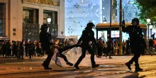 Champions: 2 morti durante la festa per la vittoria del PSG contro l'Inter. Oltre 500 arresti
