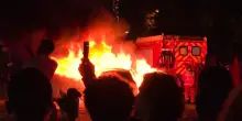 Champions, notte di follia a Parigi dopo la finale: disordini e auto date alle fiamme