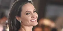 Angelina Jolie emoziona Roma: "Anche con il tumore non dimentichiamo mai di essere donne"