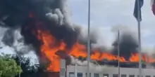 Incendio alla Facoltà di Agraria di Viterbo: il tetto in fiamme, evacuati anche gli edifici vicini