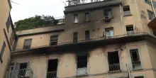 Incendio in un appartamento a Milano, le immagini dello stabile dopo il rogo