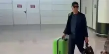Le immagini del solitario arrivo di Gian Piero Gasperini all'aeroporto di Fiumicino