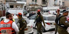 Israele, i soccorsi dopo l'attacco missilistico iraniano su Tel Aviv