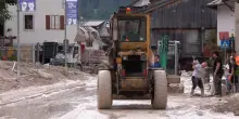 Frana in Cadore, lavori in corso per riaprire la statale 51, si spala per liberare le strade