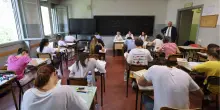 Maturità, questa mattina oltre 500mila sui banchi. Toto- tracce: guerre, Papa e IA