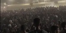 Israele distribuisce aiuti ai palestinesi presso l'American Center di Gaza