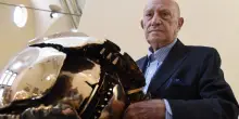 È morto Arnaldo Pomodoro, addio a un gigante della scultura contemporanea