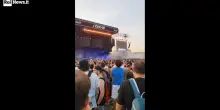 Apettando i Linkin Park, in 80 mila cantano La solitudine di Laura Pausini