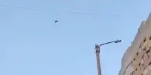 Il ronzio poi il drone appare in cielo: la forte esplosione nella città russa di Cheboksary