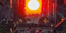 New York, in migliaia si radunano per assistere al "Manhattanenge", i video in rete