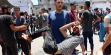 Bombe sulle file per l'acqua, 43 uccisi di cui 20 bambini. Israele: "Un errore tecnico"