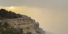 Il Grand Canyon nascosto dal fumo degli incendi: sui social i video dai punti panoramici