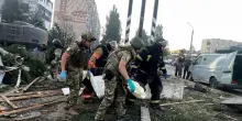 Bomba russa su centro commerciale nel Donetsk, almeno 2 morti e 22 feriti "Persone intrappolate"