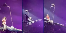 Un problema tecnico e Katy Perry rischia di cadere dalla farfalla, il video
