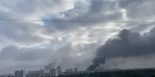 Kiev avvolta dal fumo degli incendi dopo l'attacco russo con droni e missili