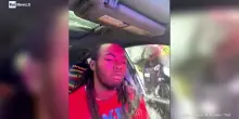 Florida, la polizia prende a pugni un giovane afroamericano: il video dell’arresto scatena polemiche