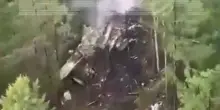 Russia, individuata la fusoliera in fiamme dell'aereo scomparso