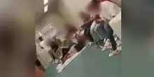 "Ci tengono come cani", nuovi video mostrano le condizioni dei migranti in un centro ICE a New York