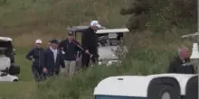 Decine di caddies, agenti e tiratori scelti per Donald Trump che gioca a golf a Turnberry, in Scozia