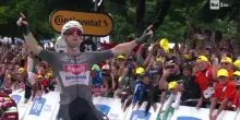 Tour de France 2025, capolavoro dell'australiano Kaden Groves che vince per distacco. Il video