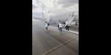 Aereo prende fuoco in pista a Denver: i passeggeri utilizzano gli scivoli di emergenza