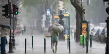 Agosto si tinge d'autunno: temperature giù e acquazzoni al Centro Nord. Allerta gialla su 7 regioni